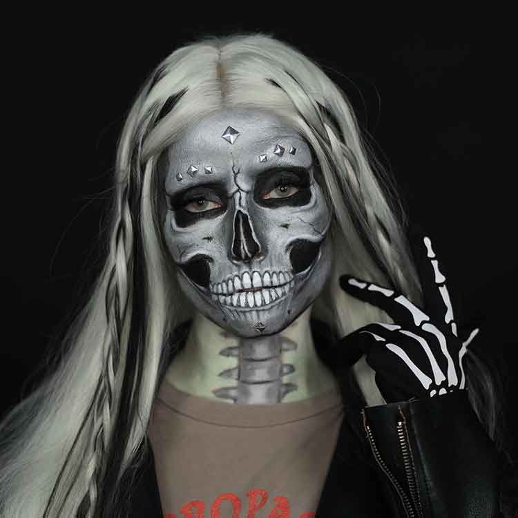 Metal skull look